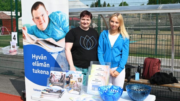 Hanna ja Matilda messupisteellä